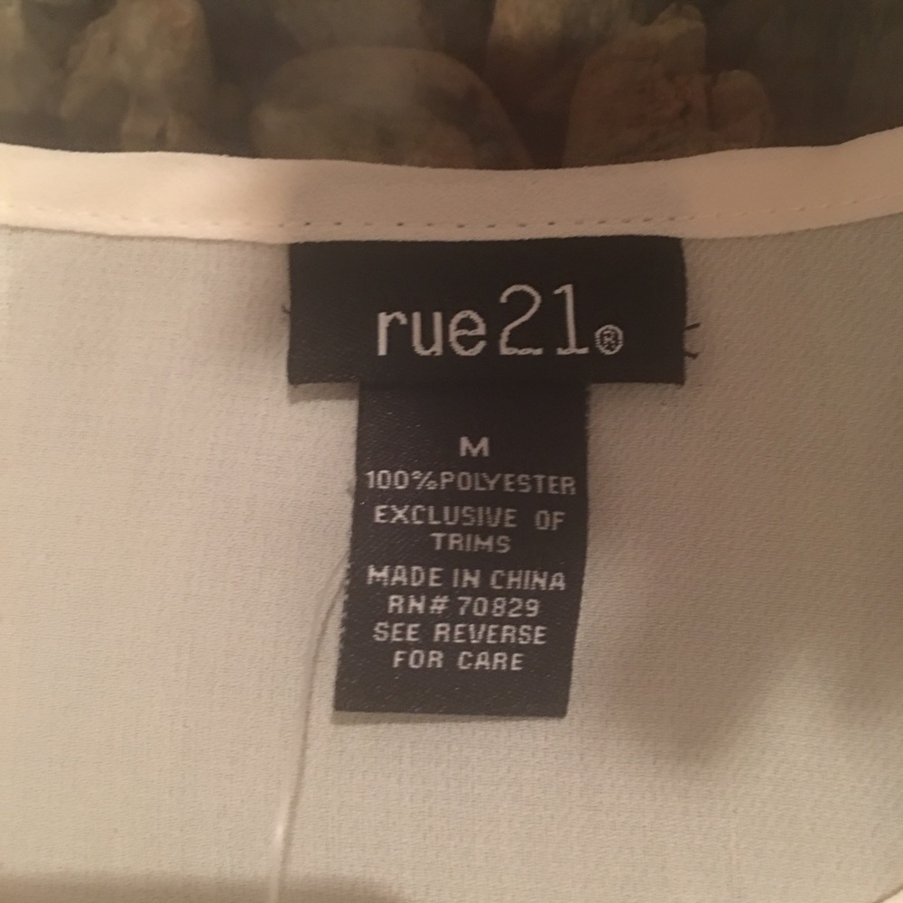 💚RUE 21 extreme high-low tunic. - Picture 3 of 4